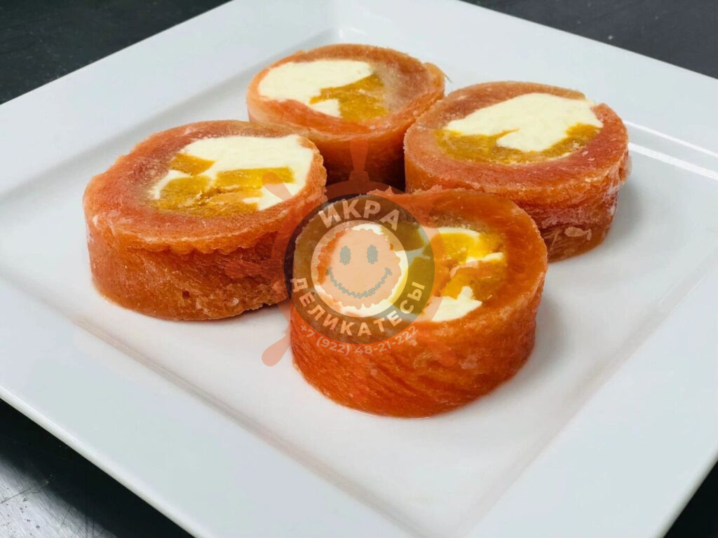 Рулет из форели с творожным сыром и манго - 250г